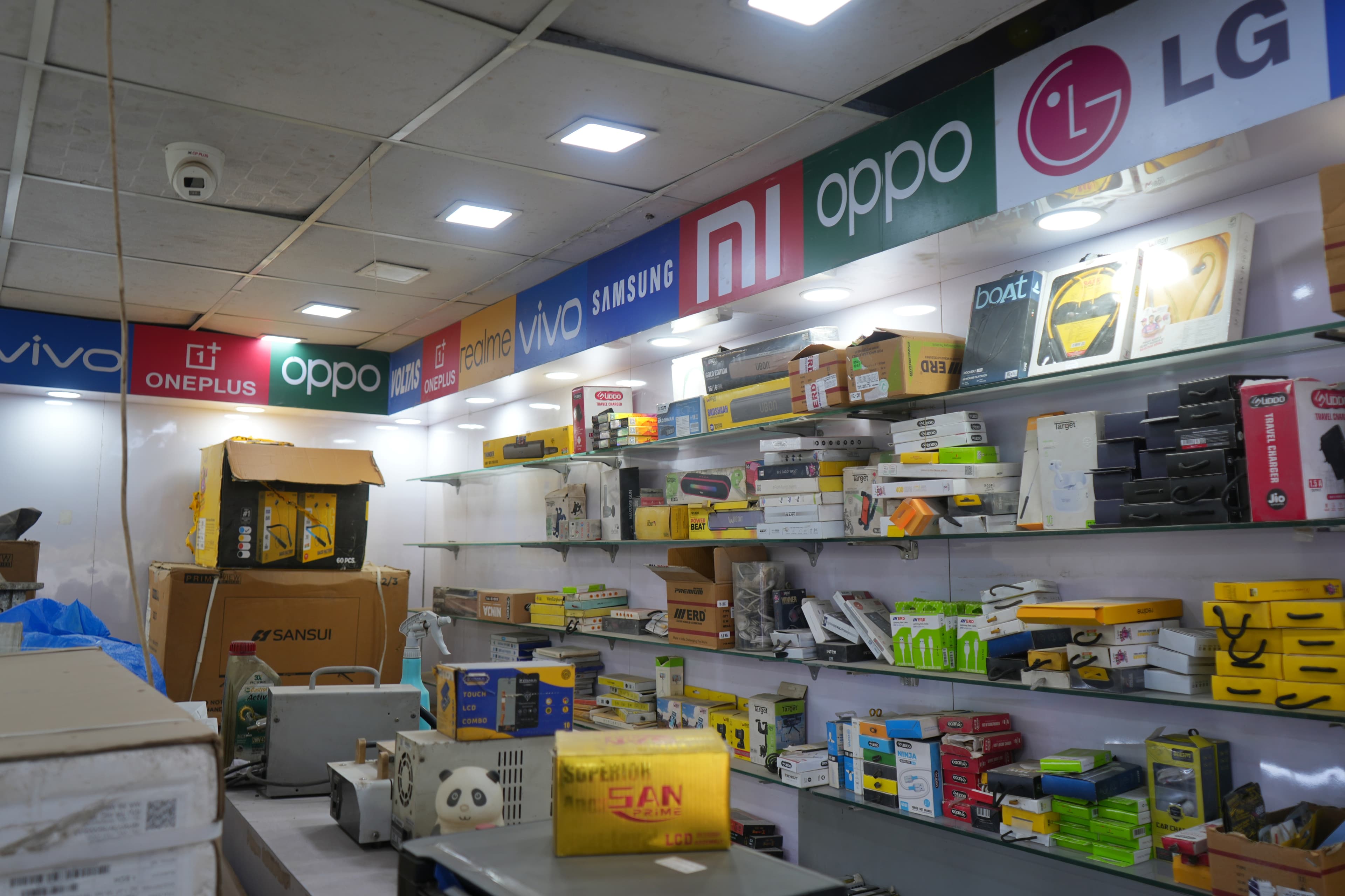 Habibi Telecom showroom image 3